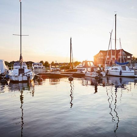 Bades Huk Marina Hotel Hohen Wieschendorf Экстерьер фото