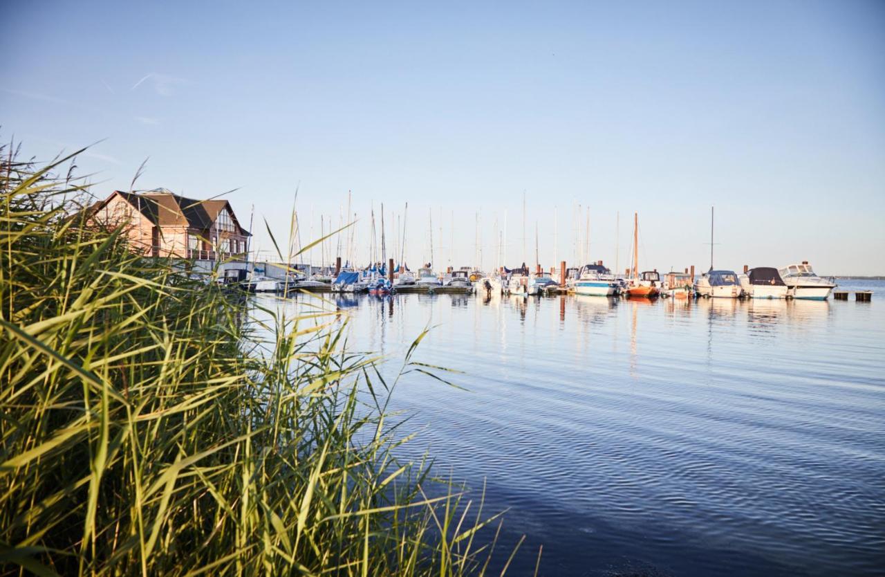 Bades Huk Marina Hotel Hohen Wieschendorf Экстерьер фото