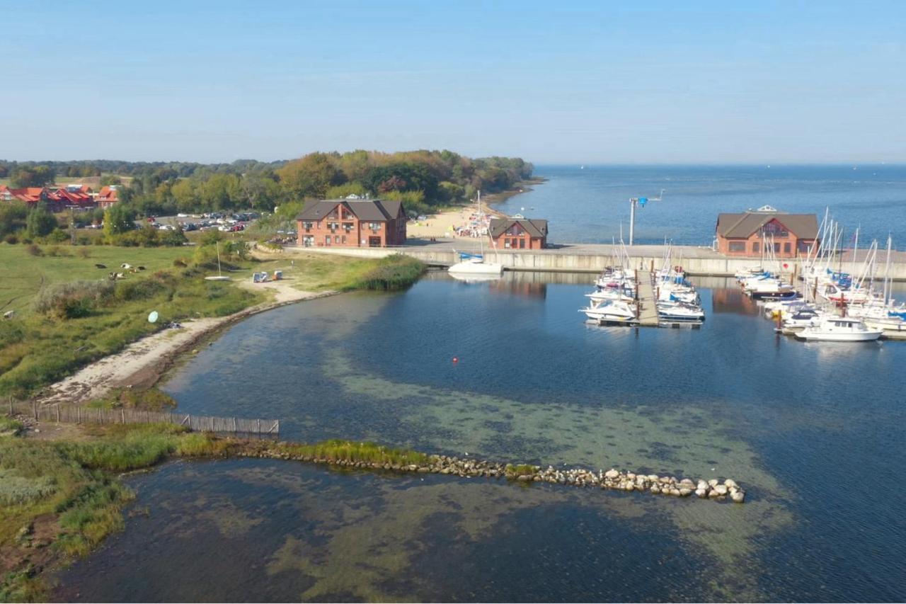 Bades Huk Marina Hotel Hohen Wieschendorf Экстерьер фото