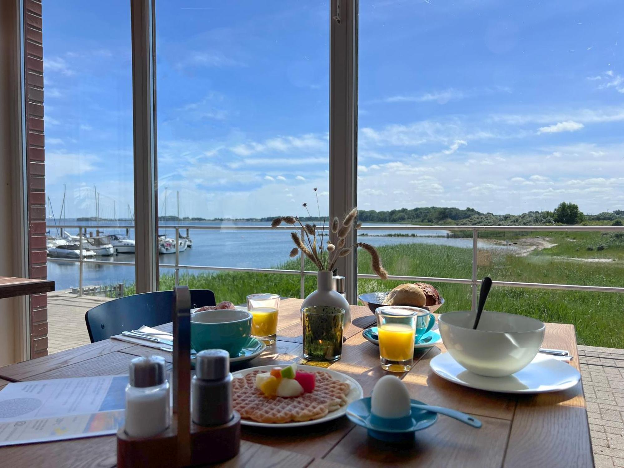 Bades Huk Marina Hotel Hohen Wieschendorf Экстерьер фото
